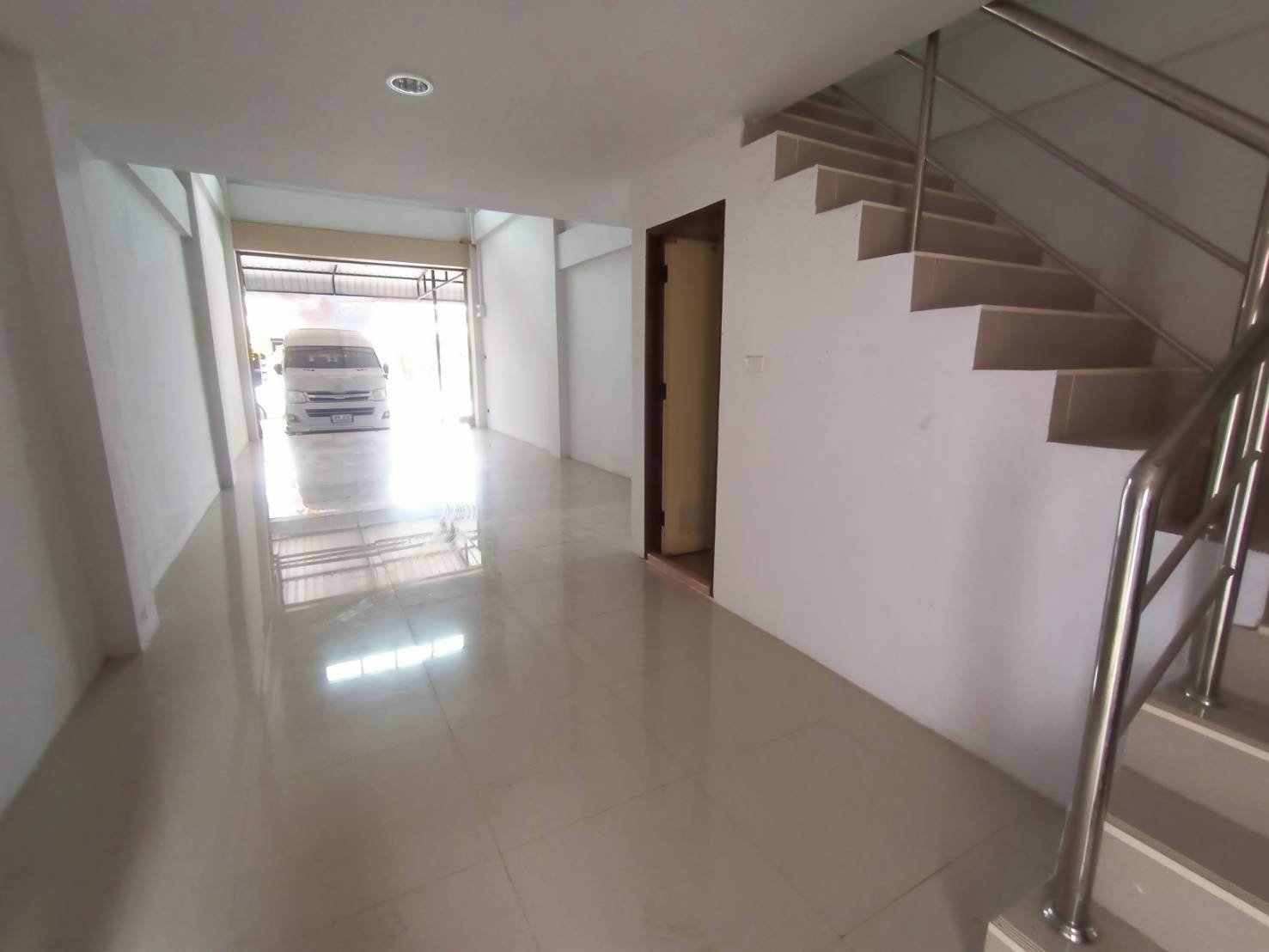 ขาย-ให้เช่า-อาคารพาณิชย์-3-ชั้นครึ่ง-ติดถนนสวนหลวง