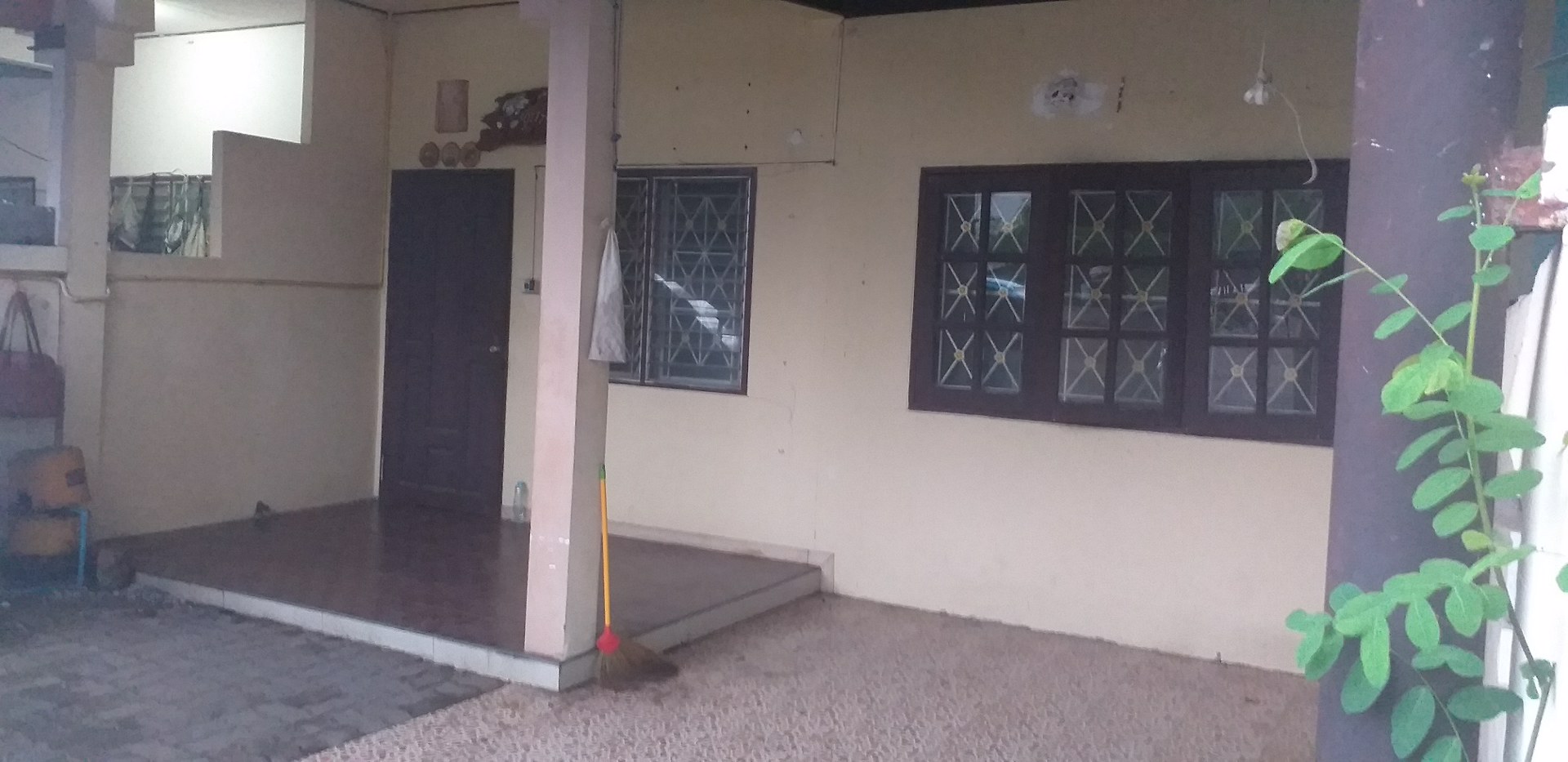 ให้เช่าบ้านทาวน์เฮ้าส์ชั้นเดียว-หมู่บ้านอรุณเริ่ม-ระยอง-3600บ-เดือน-ติดต่อ-จิ๊บ-0894598935