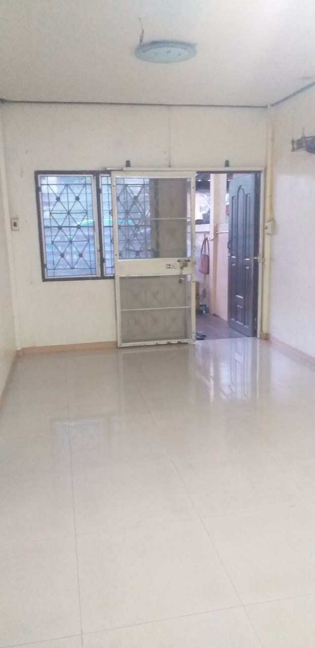 ให้เช่าบ้านทาวน์เฮ้าส์ชั้นเดียว-หมู่บ้านอรุณเริ่ม-ระยอง-3600บ-เดือน-ติดต่อ-จิ๊บ-0894598935