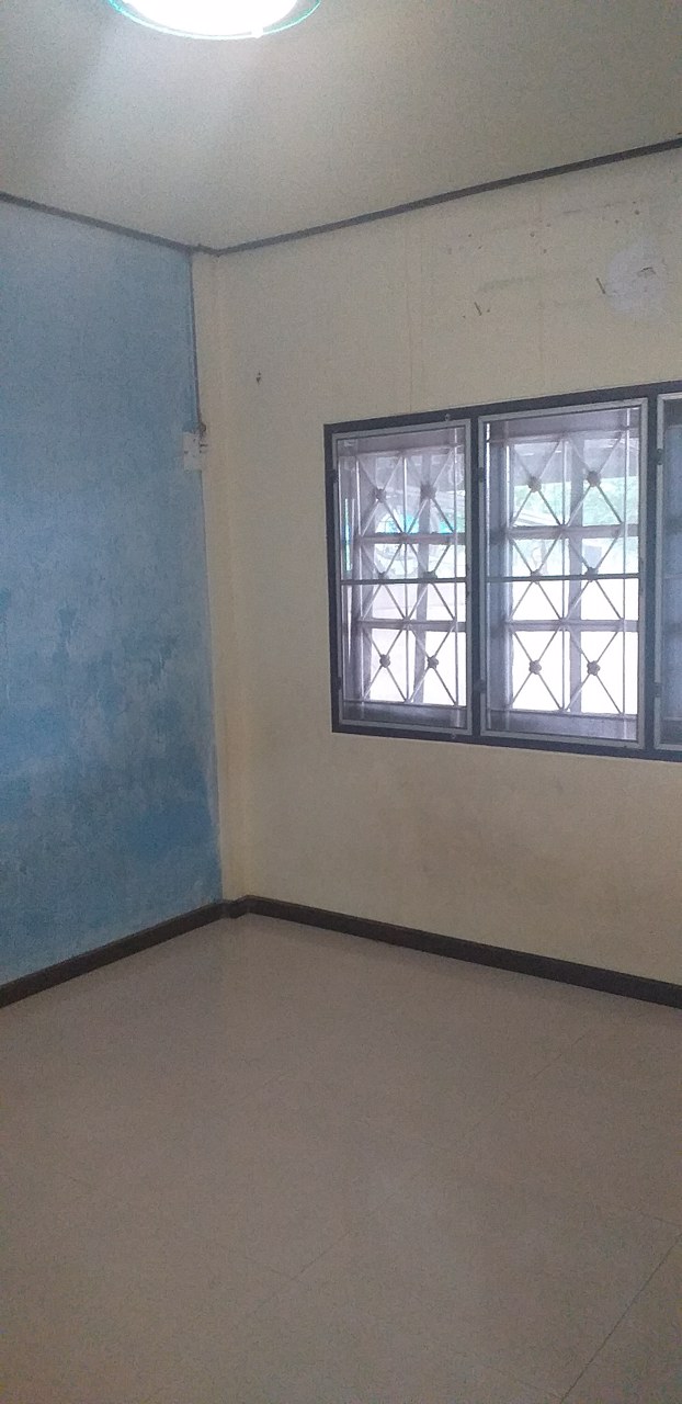 ให้เช่าบ้านทาวน์เฮ้าส์ชั้นเดียว-หมู่บ้านอรุณเริ่ม-ระยอง-3600บ-เดือน-ติดต่อ-จิ๊บ-0894598935