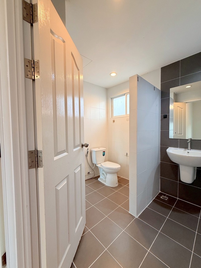 หมู่บ้านเดอะทรัสต์-the-trust-srinakarin-praksa-พร้อมอยู-3190000-บาท