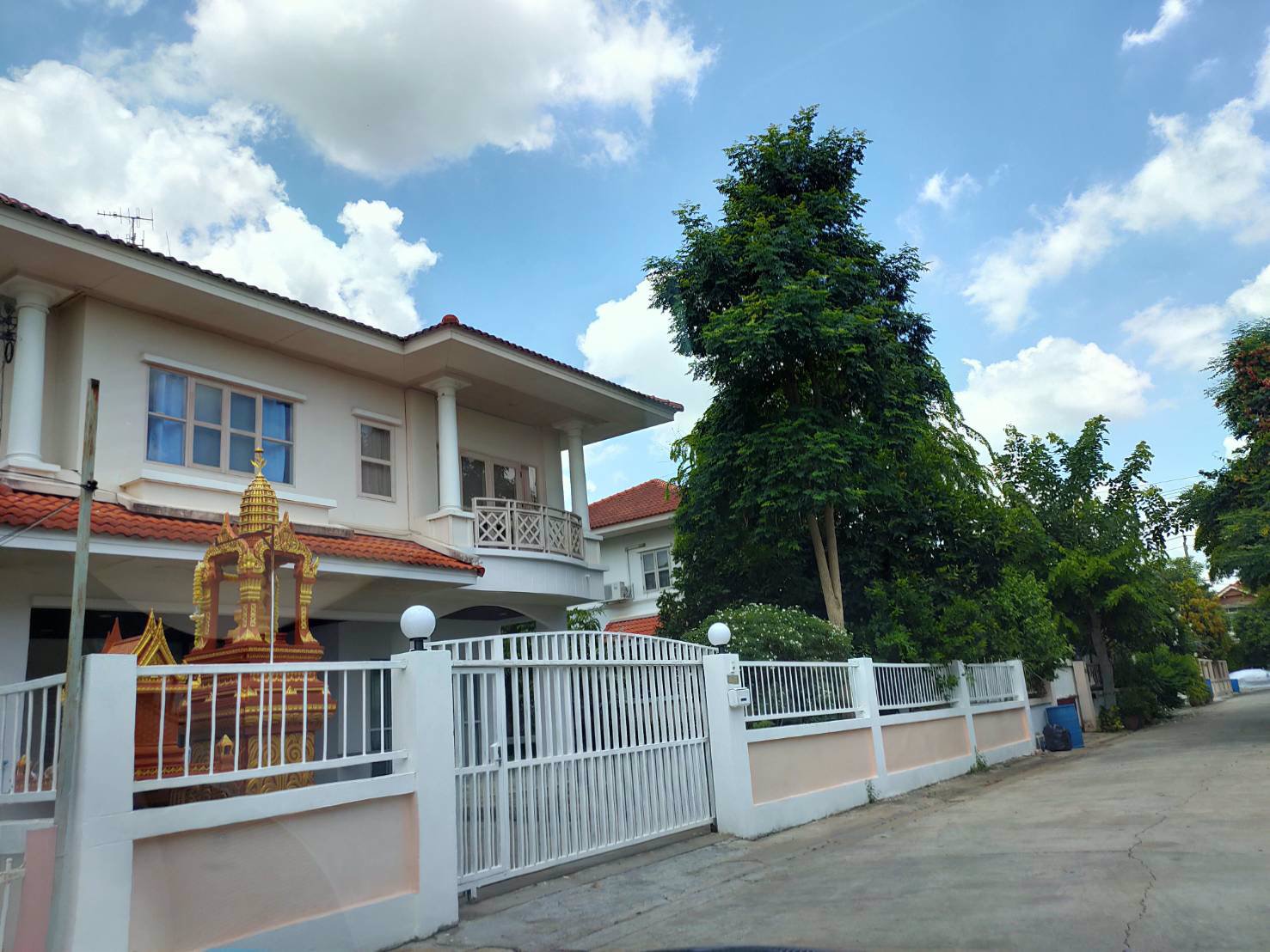 บ้านเช่าซอยวัดพระเงิน-หลังใหญ่-ราคาไม่แพง