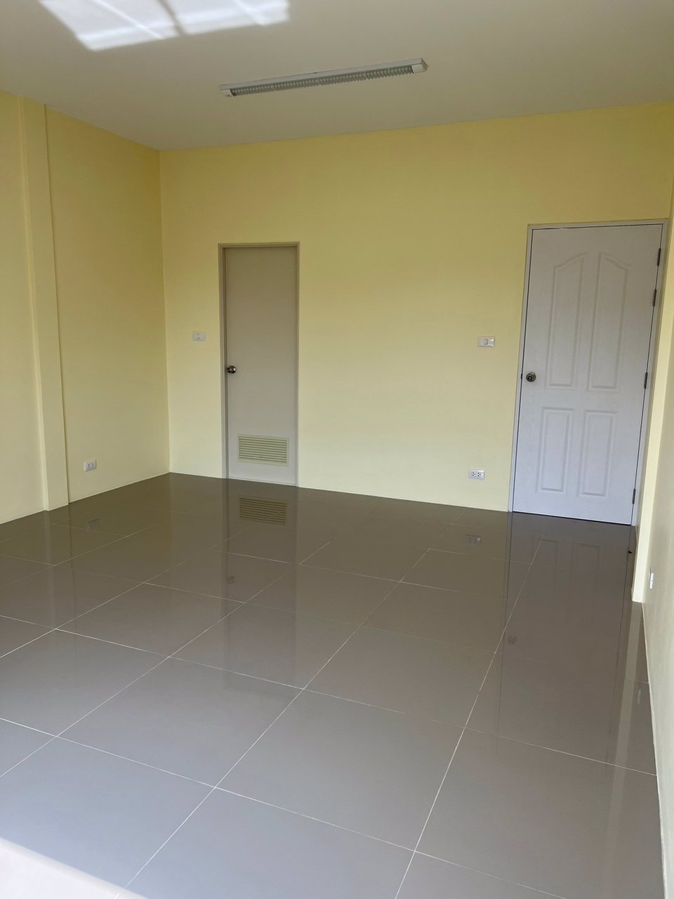 ขาย-ทาวเฮ้าส์-2-ชั้น-สร้างใหม่-ซอยสายไหม-34-ตบแต่งพร้อมเข้าอยู่