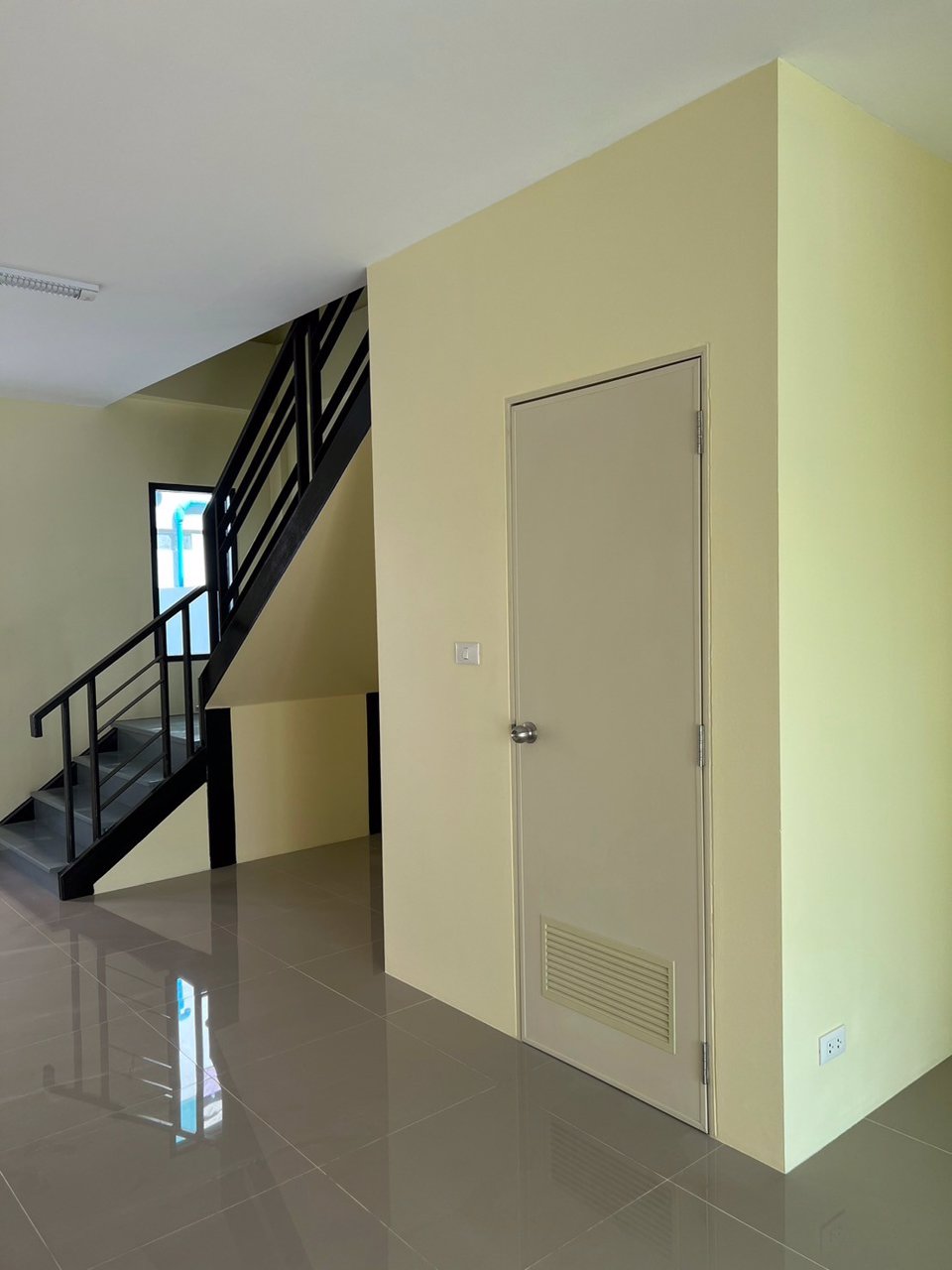 ขาย-ทาวเฮ้าส์-2-ชั้น-สร้างใหม่-ซอยสายไหม-34-ตบแต่งพร้อมเข้าอยู่