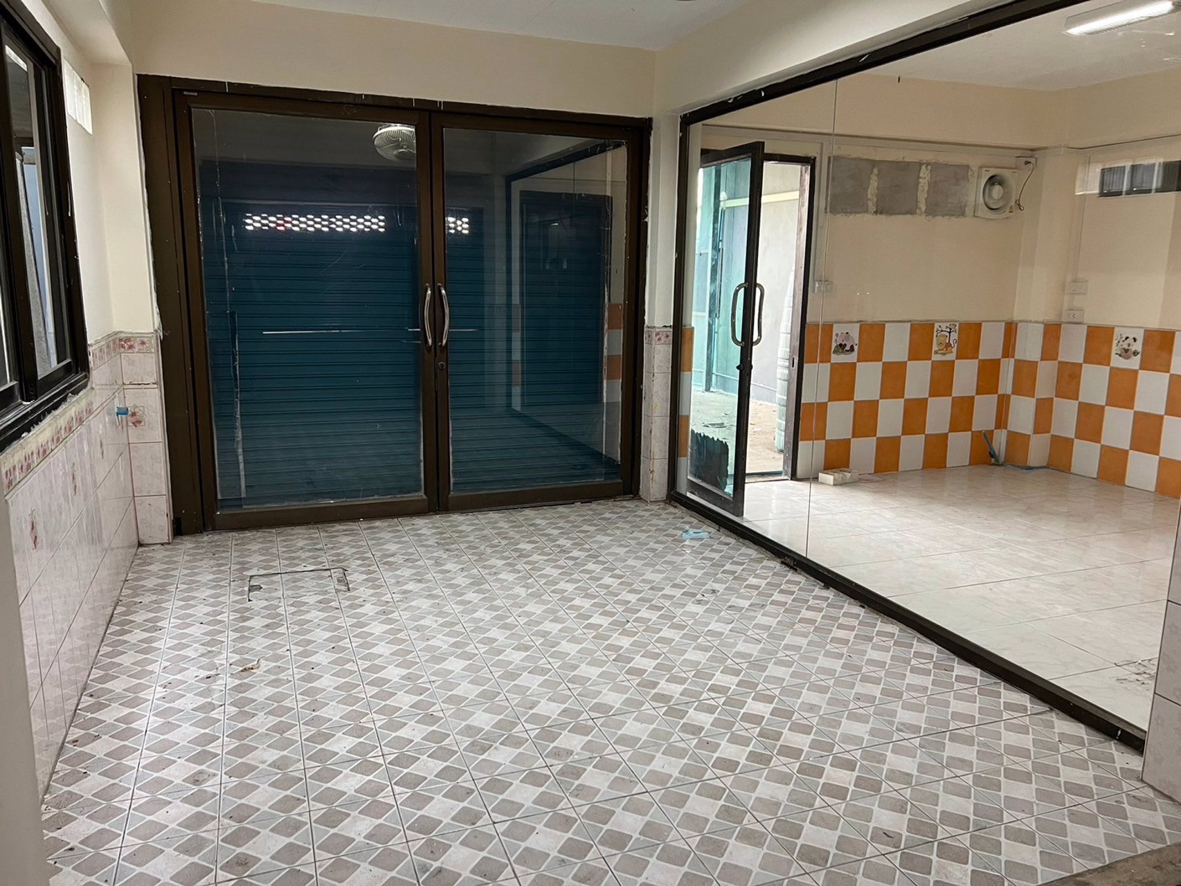 ขาย-อาคารพาณิชย์-5-ชั้น-ติดถนนสายไหม-ทำเลทอง-ค้าขายดี-มีที่จอดรถ