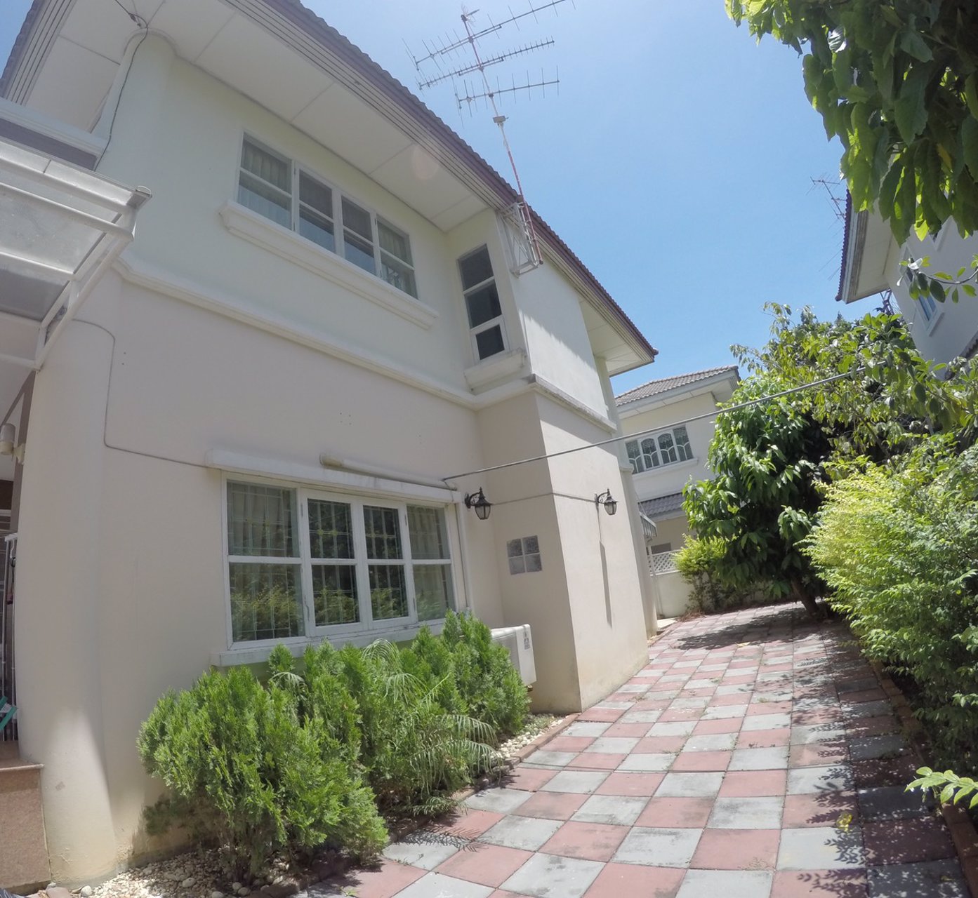 ขายด่วนบ้านเดี่ยวเฟอร์ครบใกล้mrtสถานีหลักสอง