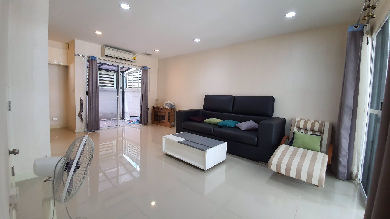 เจ้าของบ้านขายด่วน-ทาวน์โฮม-3-ชั้น-โชคชัย-4-มบบ้านกลางเมือง-โชคชัย-4-ซอย-50-ลาดพร้าว