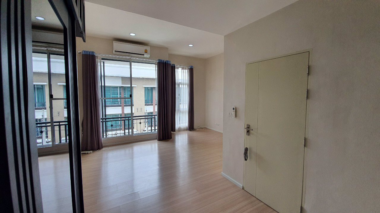 เจ้าของบ้านขายด่วน-ทาวน์โฮม-3-ชั้น-โชคชัย-4-มบบ้านกลางเมือง-โชคชัย-4-ซอย-50-ลาดพร้าว