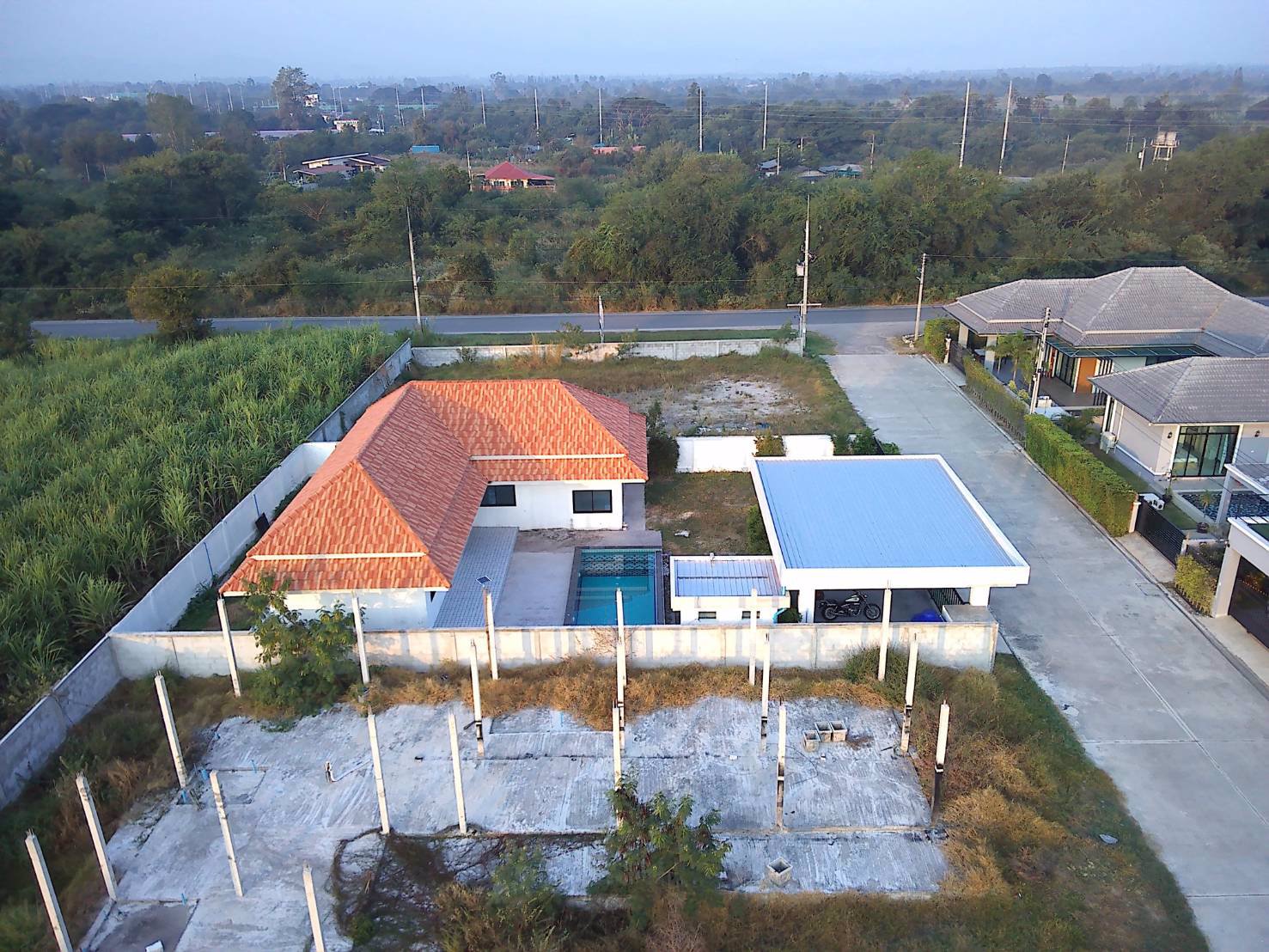 ขายที่ดินหน้ากว้าง-18เมตร-ต่อแปลง-ลึก20-ปรับที่แล้วไม่ต้องถม