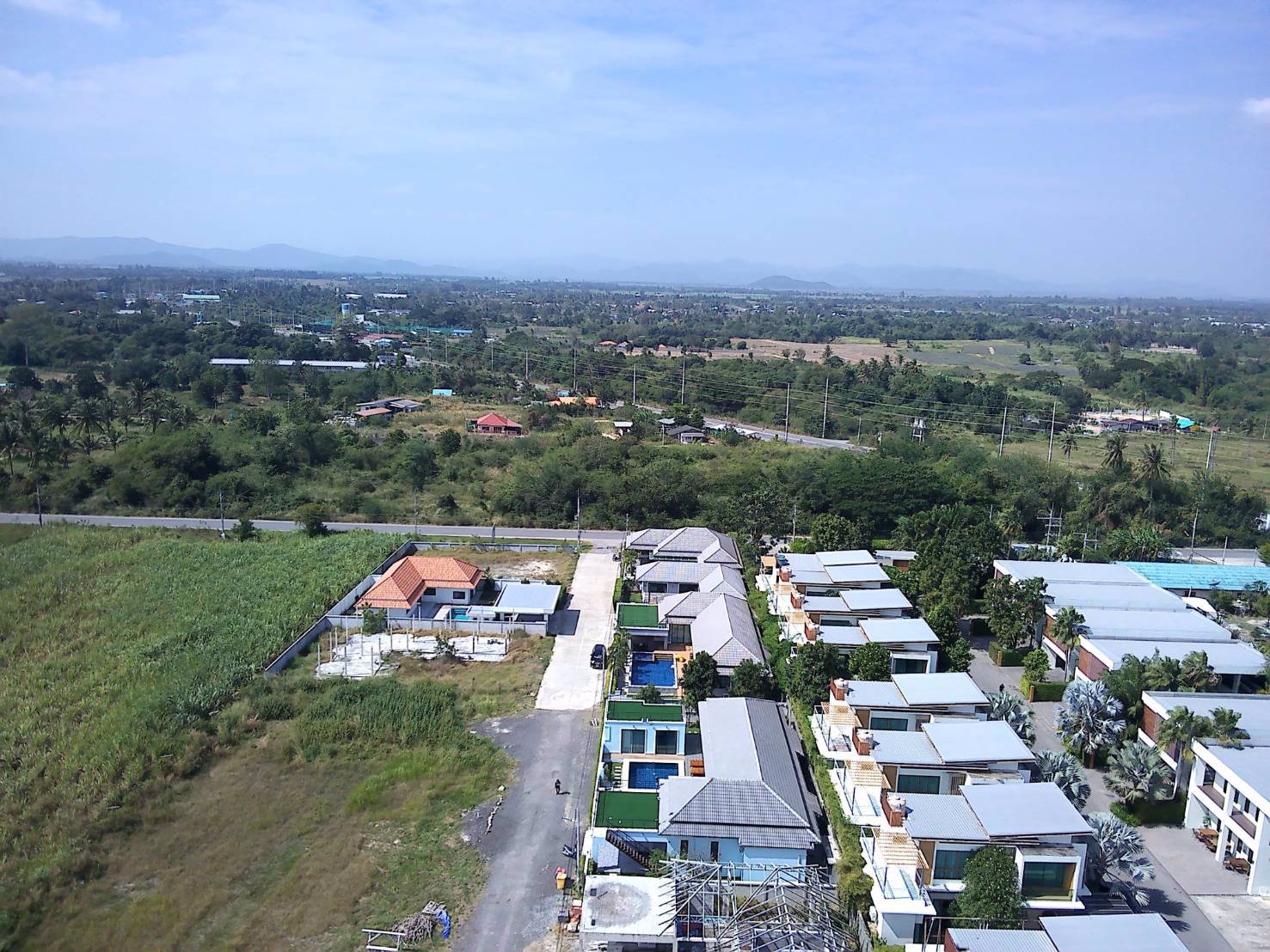 ขายที่ดินหน้ากว้าง-18เมตร-ต่อแปลง-ลึก20-ปรับที่แล้วไม่ต้องถม