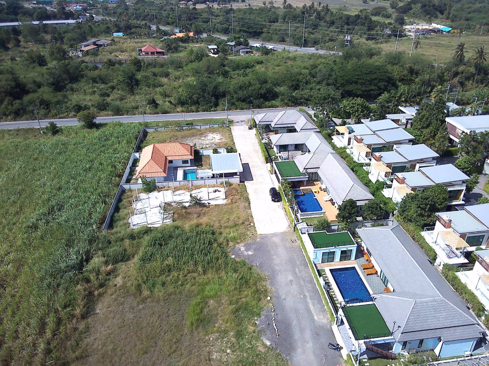 ขายที่ดินหน้ากว้าง-18เมตร-ต่อแปลง-ลึก20-ปรับที่แล้วไม่ต้องถม