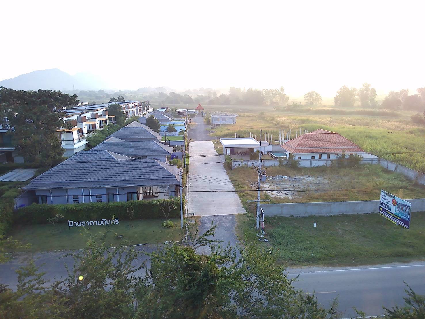 ขายที่ดินหน้ากว้าง-18เมตร-ต่อแปลง-ลึก20-ปรับที่แล้วไม่ต้องถม