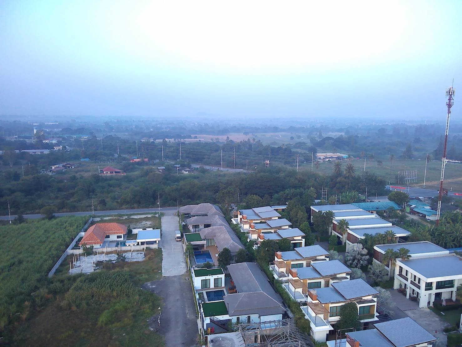 ขายที่ดินหน้ากว้าง-18เมตร-ต่อแปลง-ลึก20-ปรับที่แล้วไม่ต้องถม