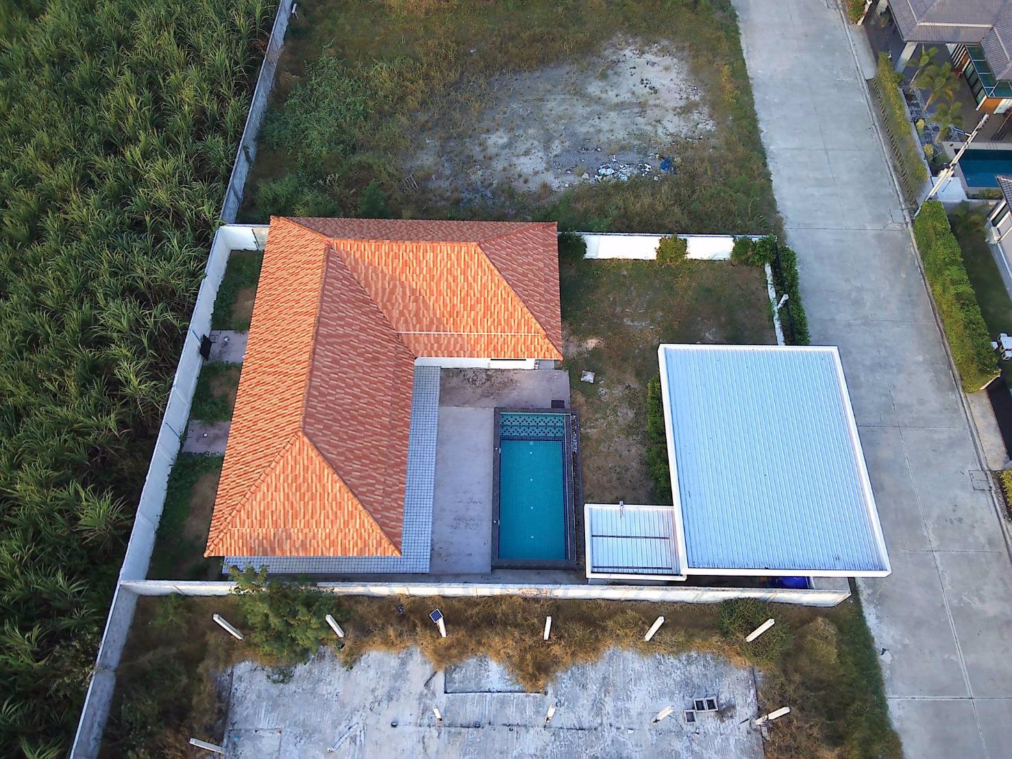 ขายที่ดินหน้ากว้าง-18เมตร-ต่อแปลง-ลึก20-ปรับที่แล้วไม่ต้องถม