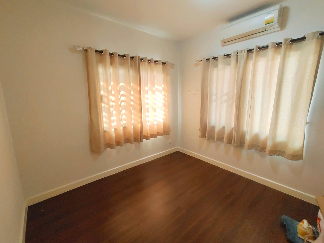 บ้านแฝดที่ดินใหญ่