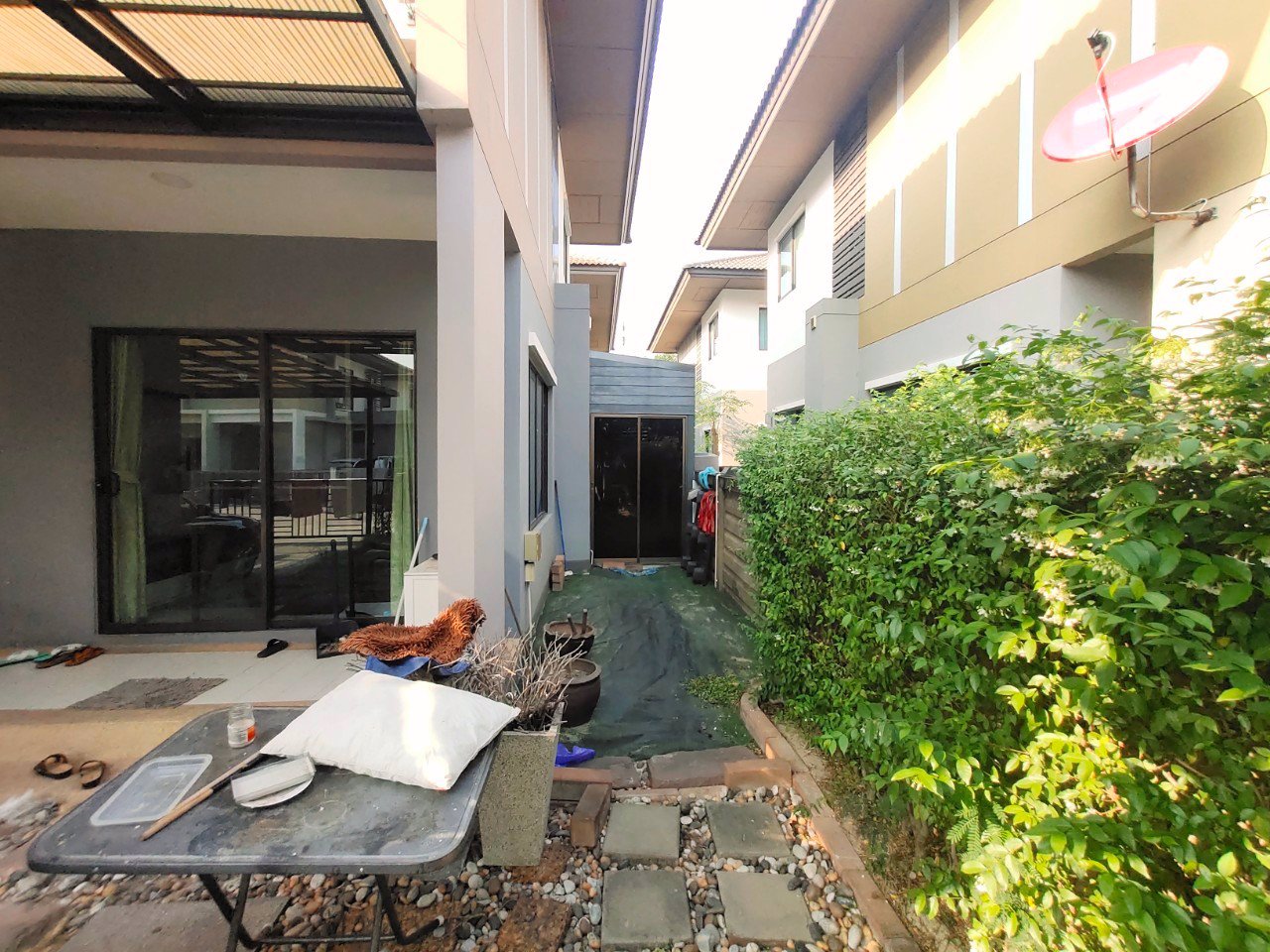 บ้านแฝดที่ดินใหญ่