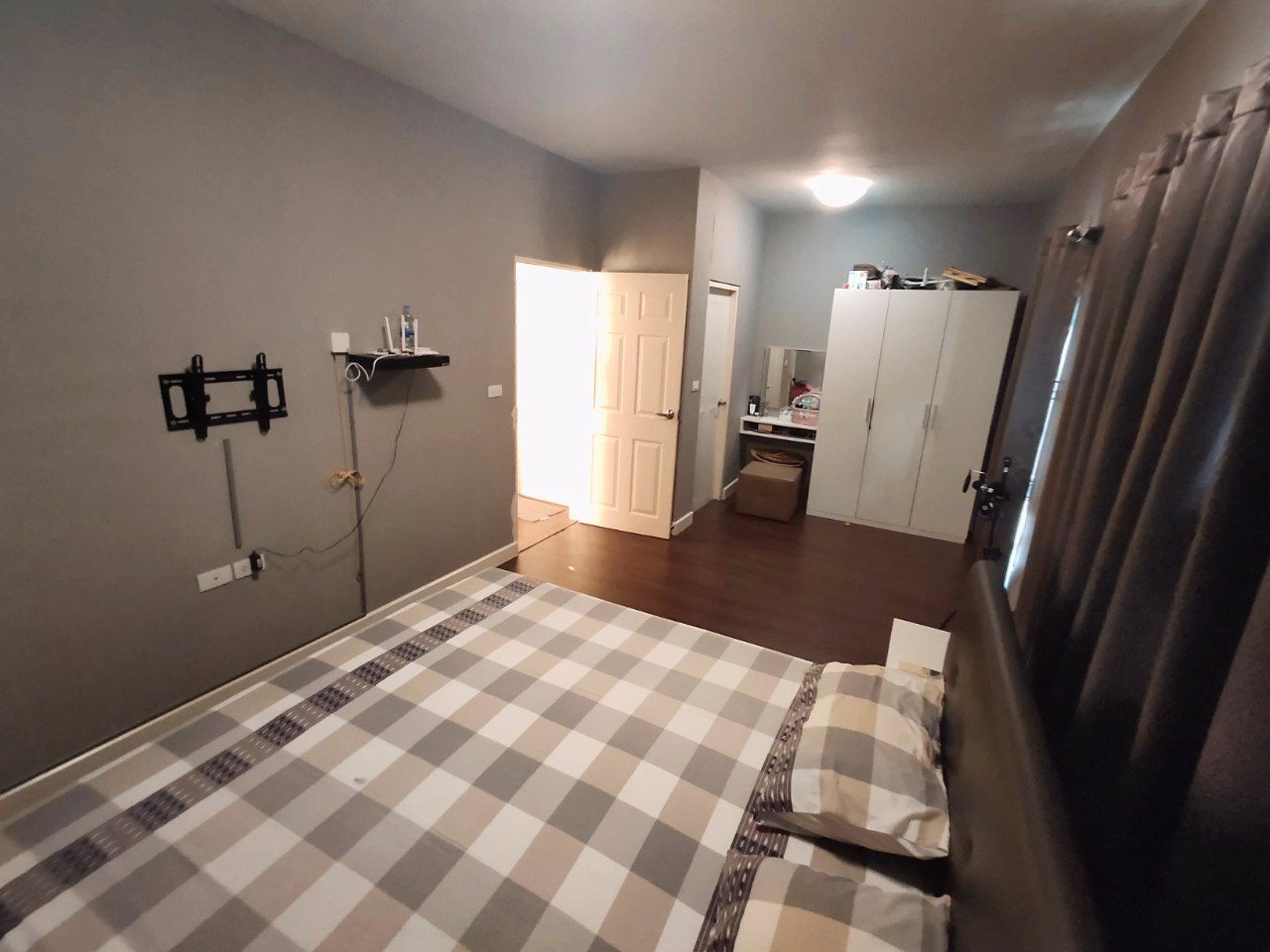 บ้านแฝดที่ดินใหญ่