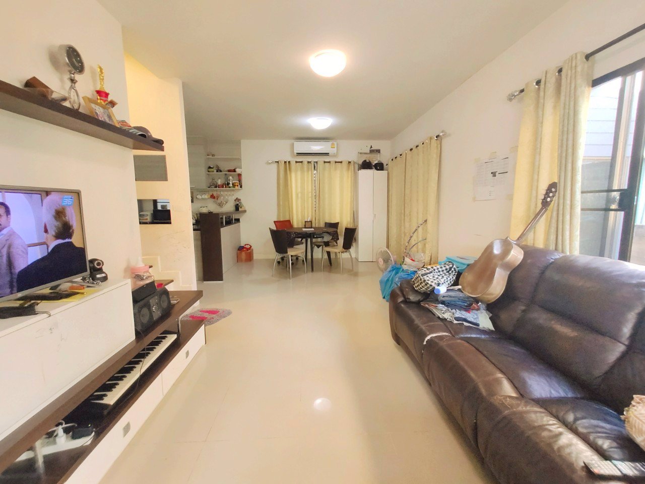 บ้านแฝดที่ดินใหญ่