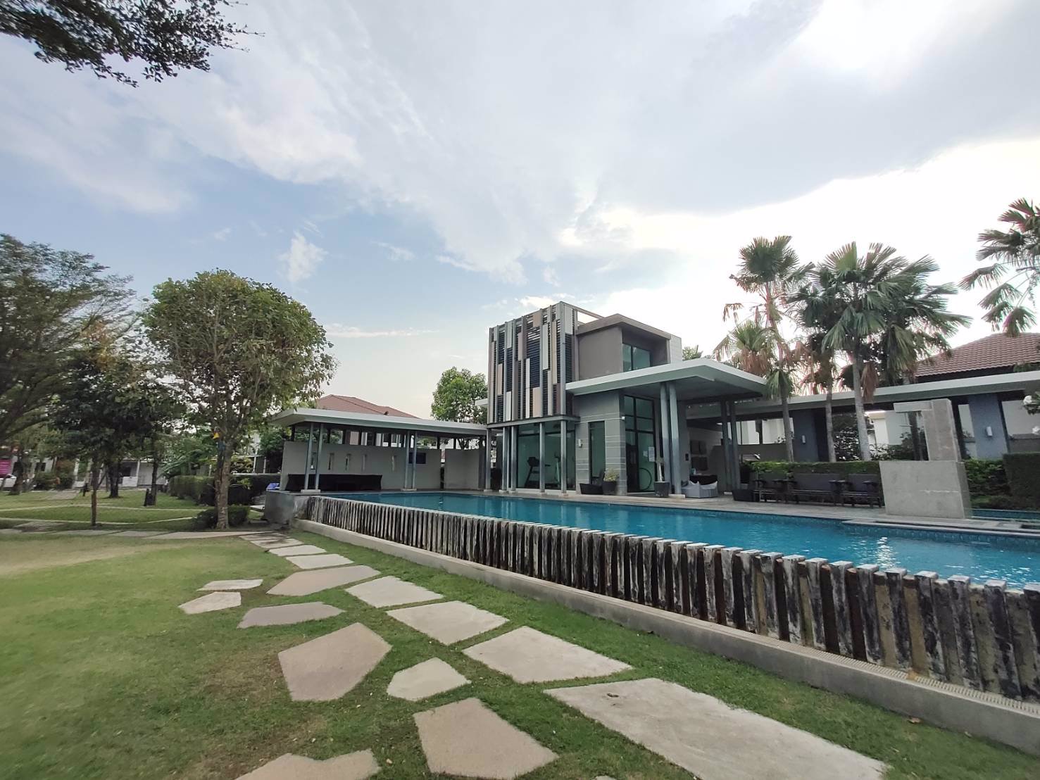 พร้อมพัฒน์-ไพร์ม