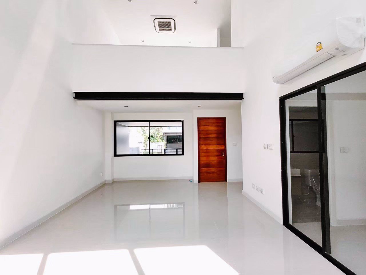 เนอวานา-ดีฟายน์-ศรีนครินทร์-พระราม9