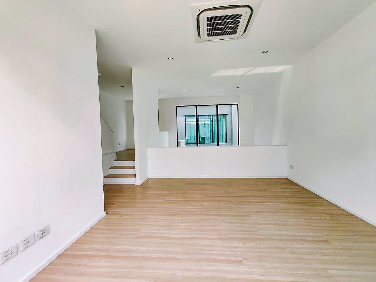 เนอวานา-ดีฟายน์-ศรีนครินทร์-พระราม9