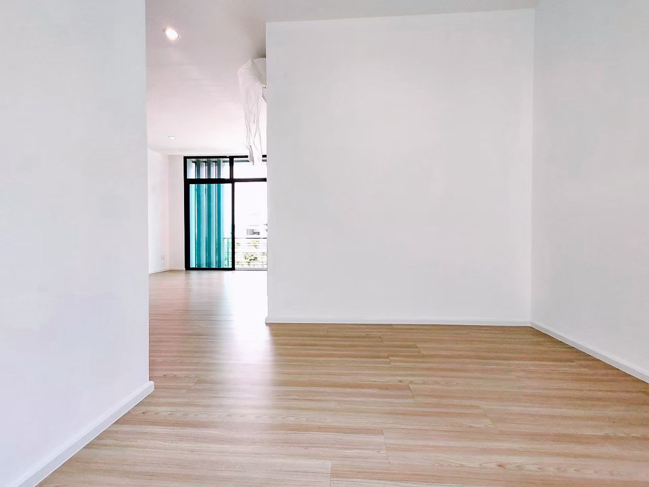 เนอวานา-ดีฟายน์-ศรีนครินทร์-พระราม9