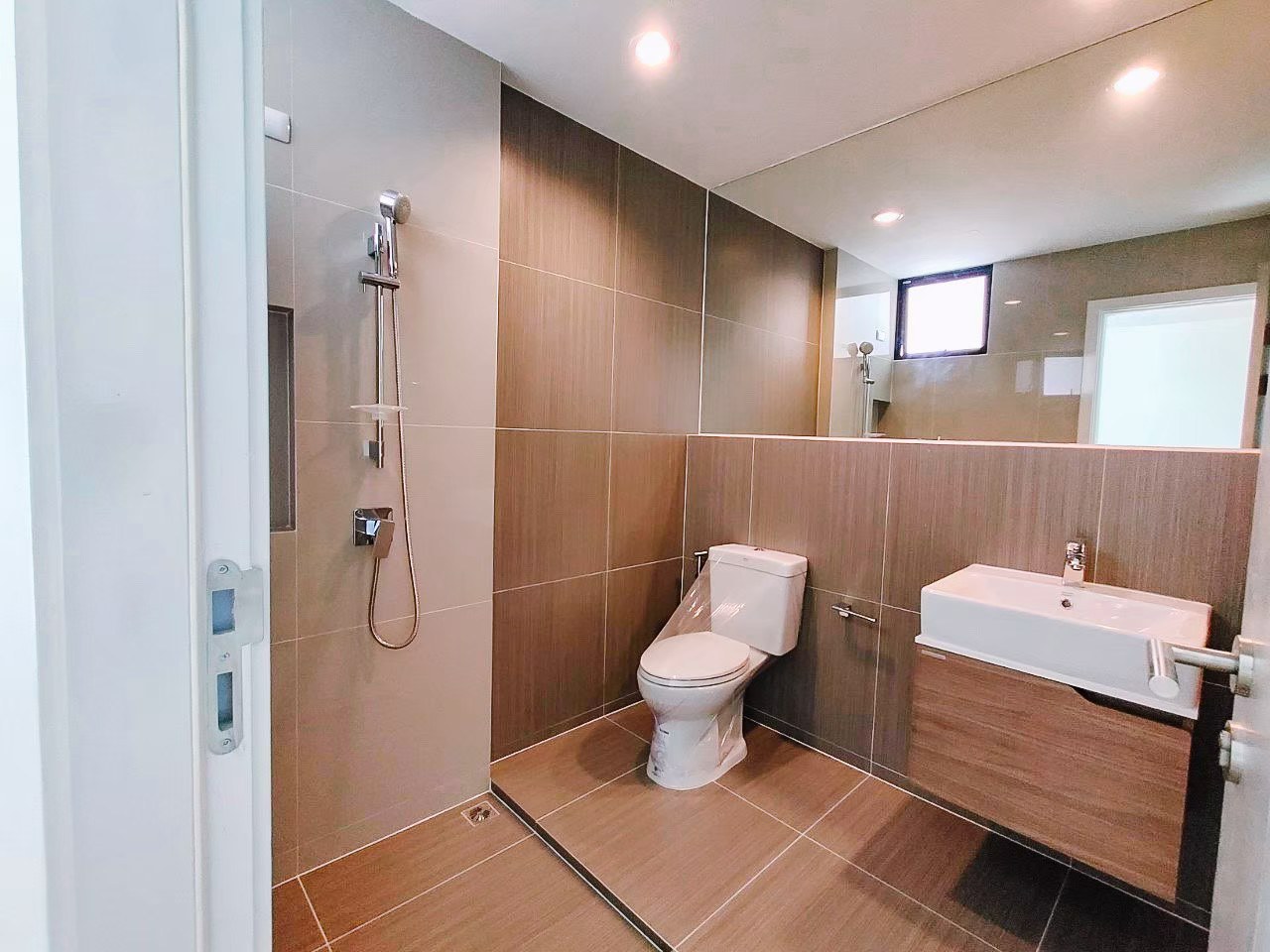 เนอวานา-ดีฟายน์-ศรีนครินทร์-พระราม9