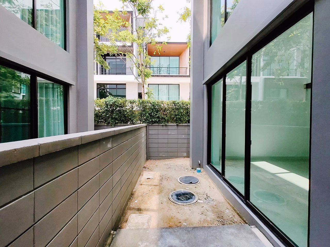 เนอวานา-ดีฟายน์-ศรีนครินทร์-พระราม9