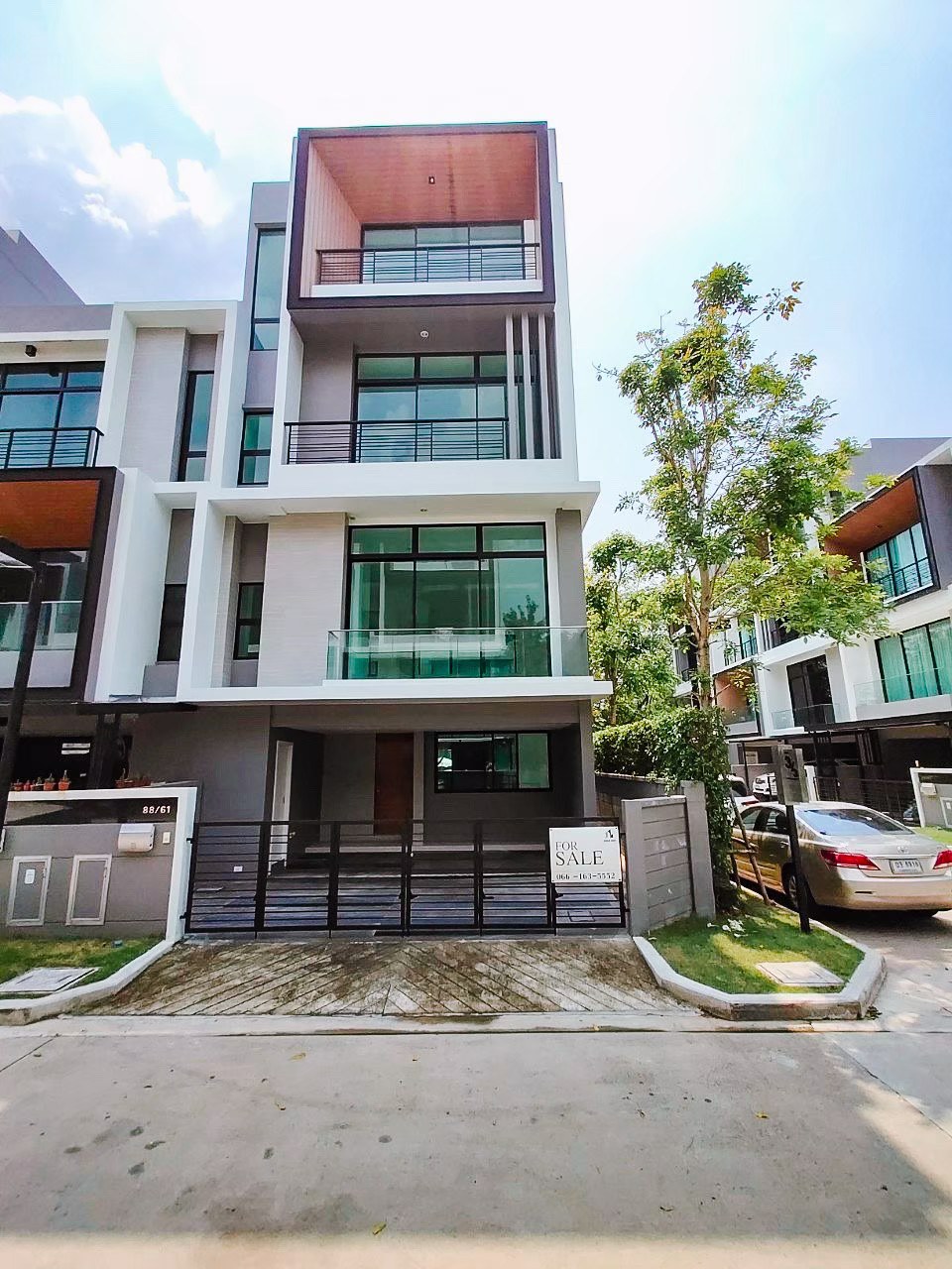 เนอวานา-ดีฟายน์-ศรีนครินทร์-พระราม9