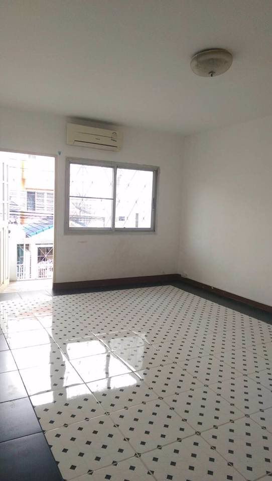 ให้เช่าบ้านทาวน์โฮม-3-ชั้น-ประดิษฐ์มณูธรรมซอย3