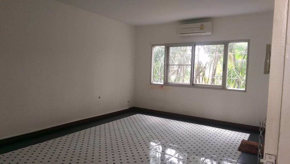 ให้เช่าบ้านทาวน์โฮม-3-ชั้น-ประดิษฐ์มณูธรรมซอย3