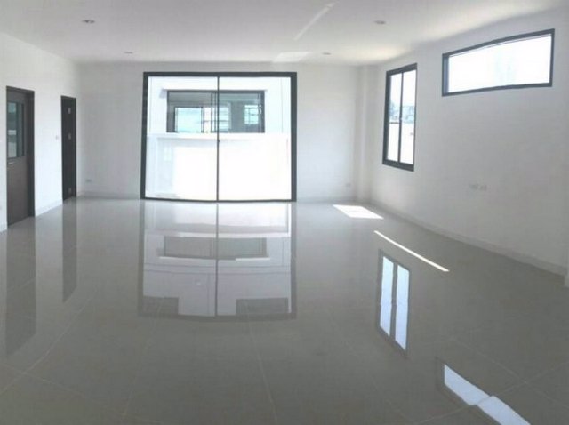 ให้เช่าตึกสำนักงาน-โครงการเดอะเบส-ติดถนนกิ่งแก้ว-เข้าซอยกิ่งแก้ว-19-rt052-