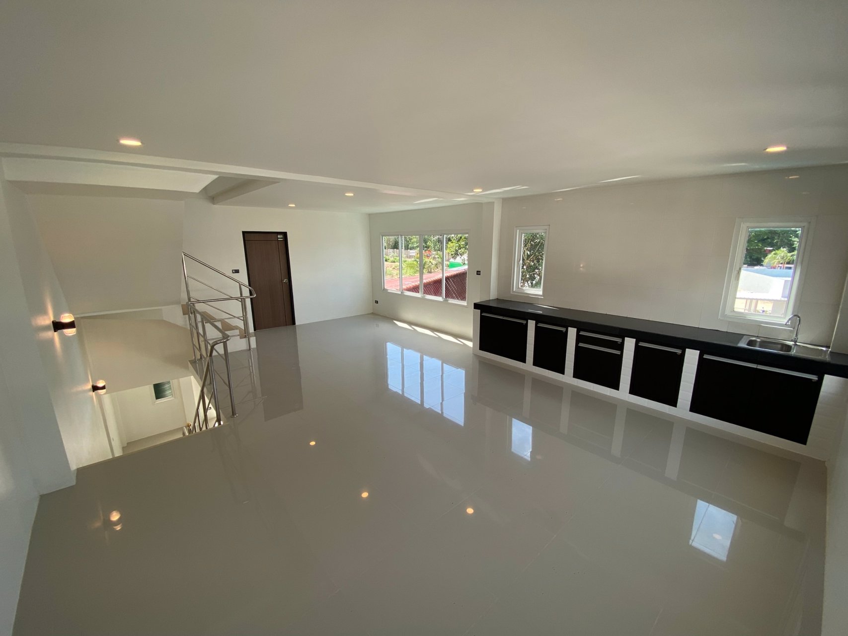 ประกาศขาย-อาคารที่พักอาศัย-3-ชั้น-มีสระว่ายน้ำ-เชิงทะเล-ภูเก็ต-ราคา-72-ล้าน