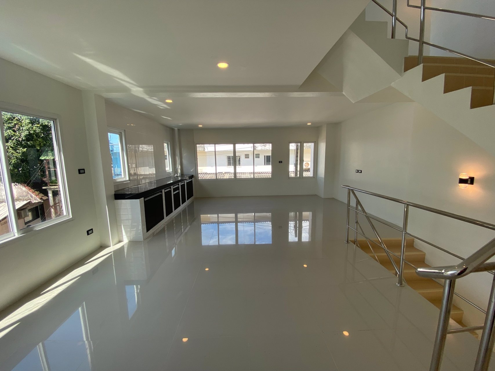 ประกาศขาย-อาคารที่พักอาศัย-3-ชั้น-มีสระว่ายน้ำ-เชิงทะเล-ภูเก็ต-ราคา-72-ล้าน