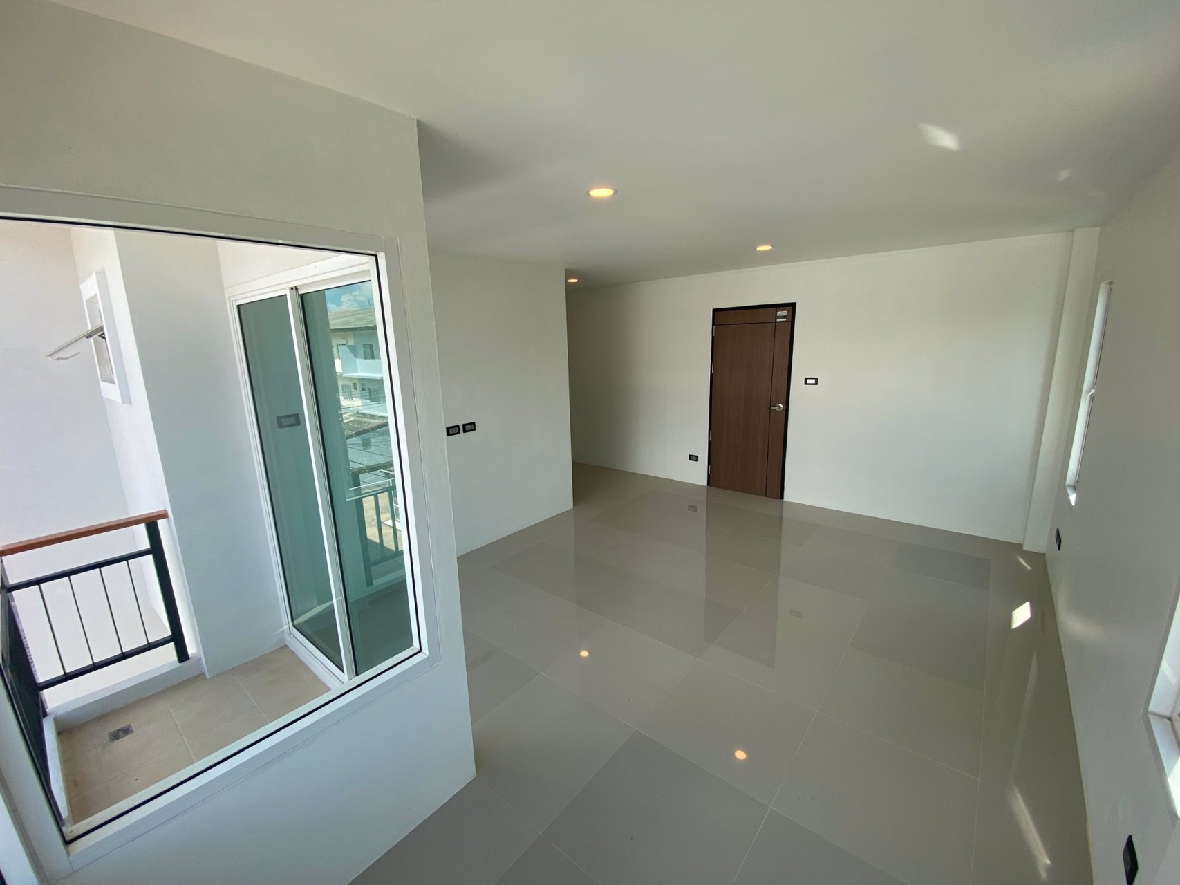 ประกาศขาย-อาคารที่พักอาศัย-3-ชั้น-มีสระว่ายน้ำ-เชิงทะเล-ภูเก็ต-ราคา-72-ล้าน