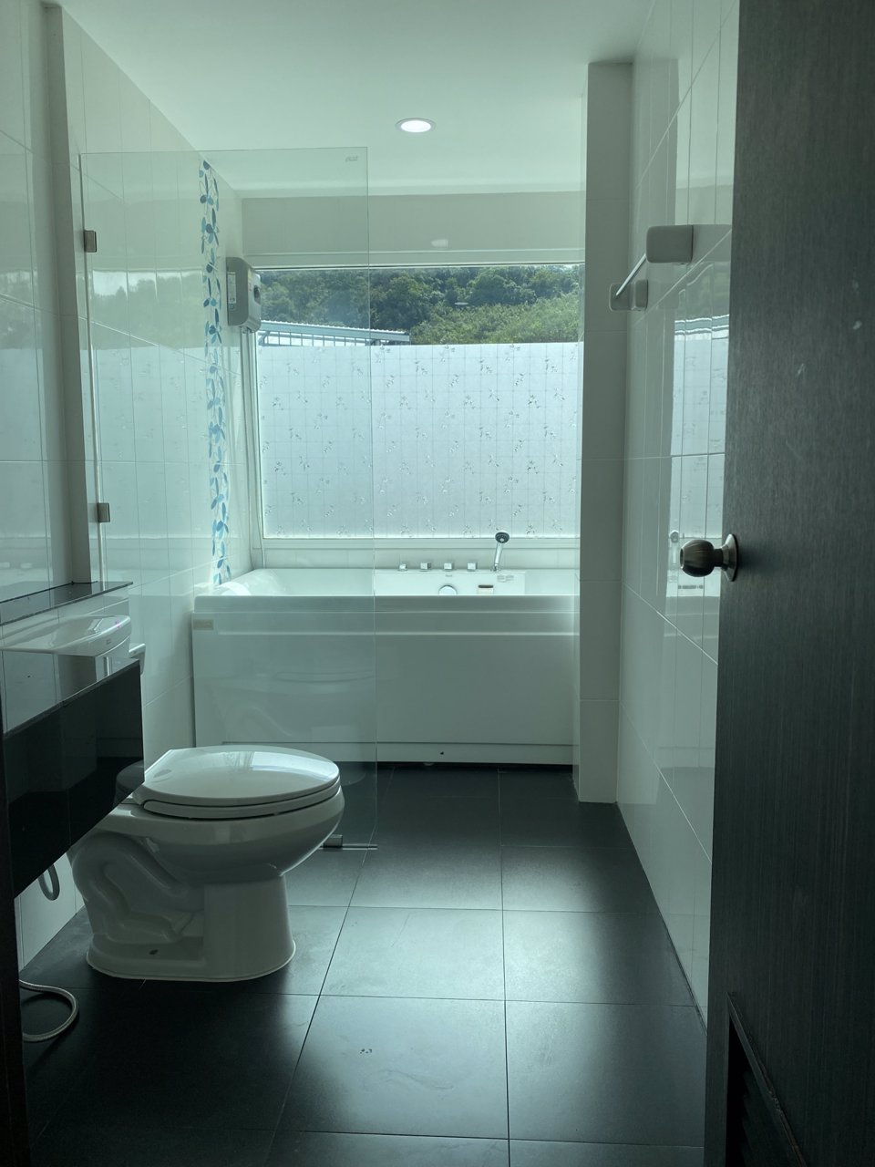 ประกาศขาย-อาคารที่พักอาศัย-3-ชั้น-มีสระว่ายน้ำ-เชิงทะเล-ภูเก็ต-ราคา-72-ล้าน