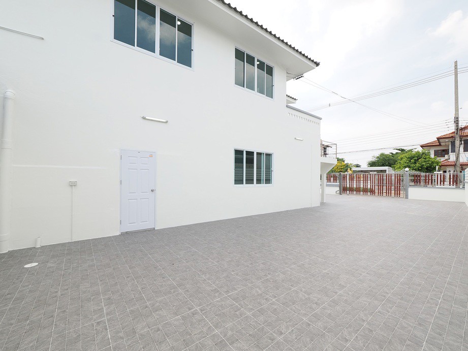 ขายบ้านเดี่ยว-2-ชั้น-117-ตรว-ซอยตลับทอง2-เอกชัยพระราม2-7นอน-5น้ำ-หลังใหญ่-ทำเลดี-เข้าซอยเพียง30ม