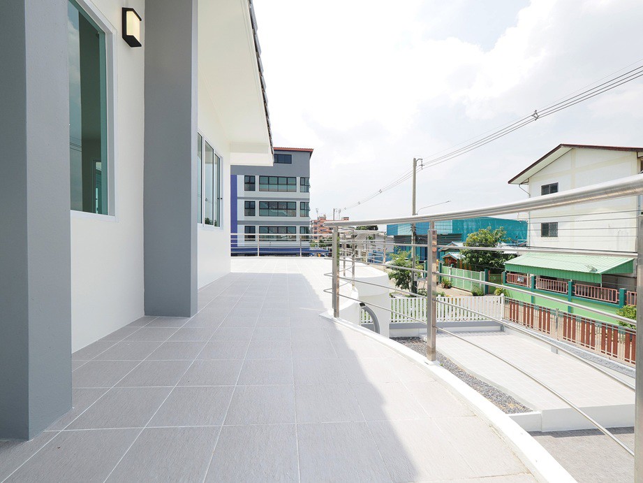 ขายบ้านเดี่ยว-2-ชั้น-117-ตรว-ซอยตลับทอง2-เอกชัยพระราม2-7นอน-5น้ำ-หลังใหญ่-ทำเลดี-เข้าซอยเพียง30ม