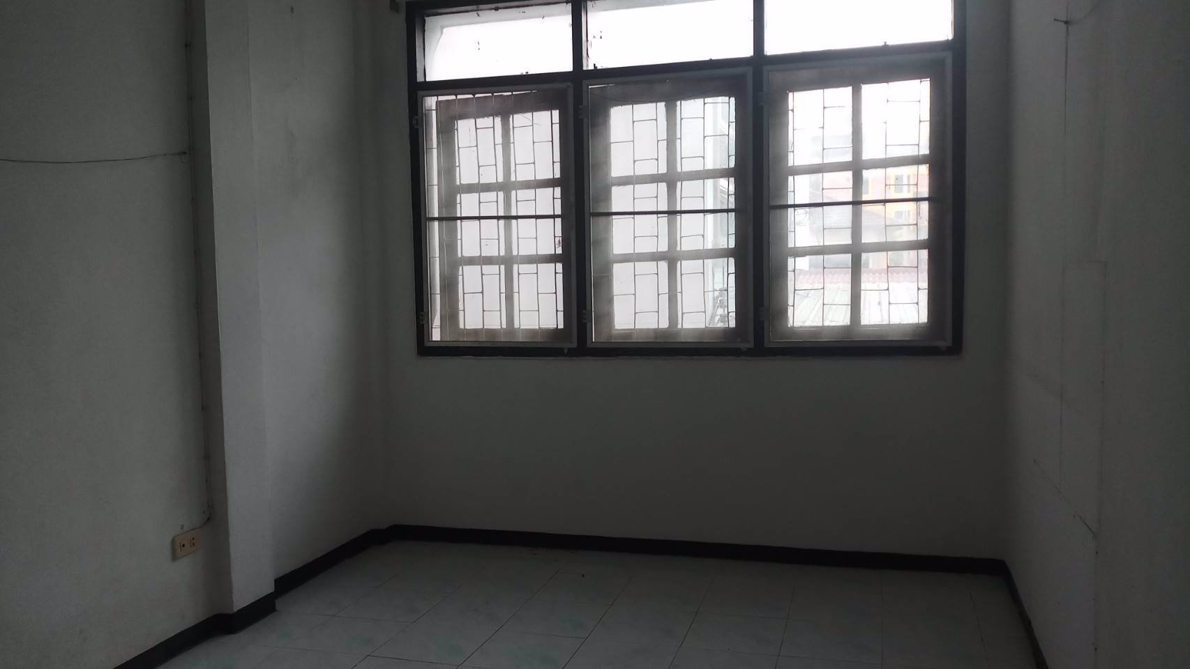 ขายตึกสามชั้น-3คูหา-ใกล้ตลาดอจิระ