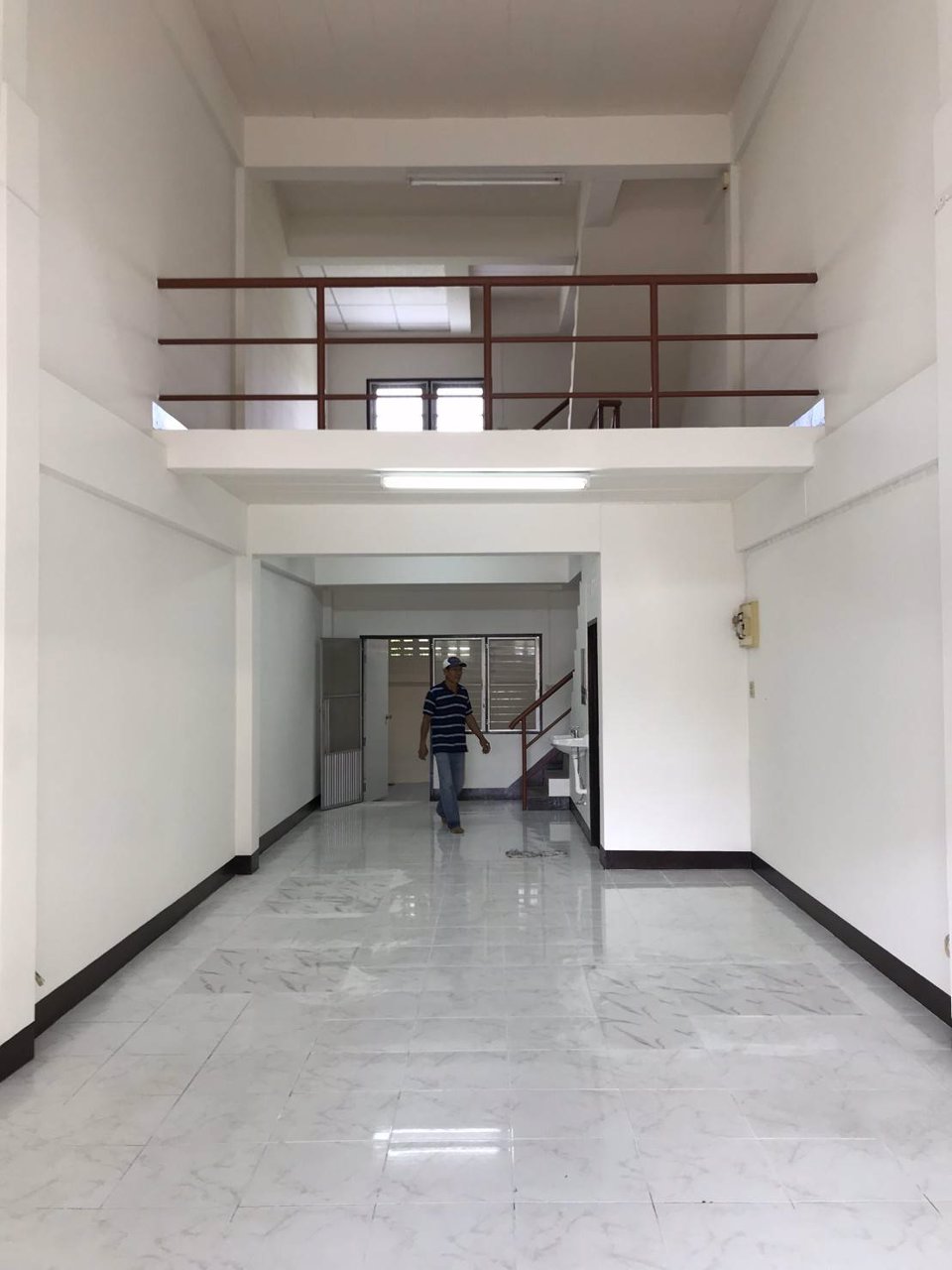 ขายอาคารพานิช-2ชั้นครึ่ง-ใกล้ราชมงคลอีสาน