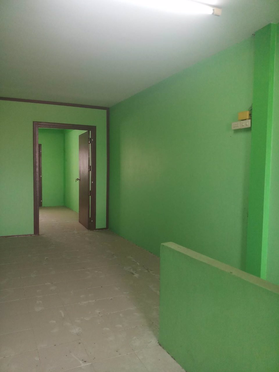 อาคารพานิช-3-ชั้น-ตรงข้ามค่ายศรีพัชรินทร์