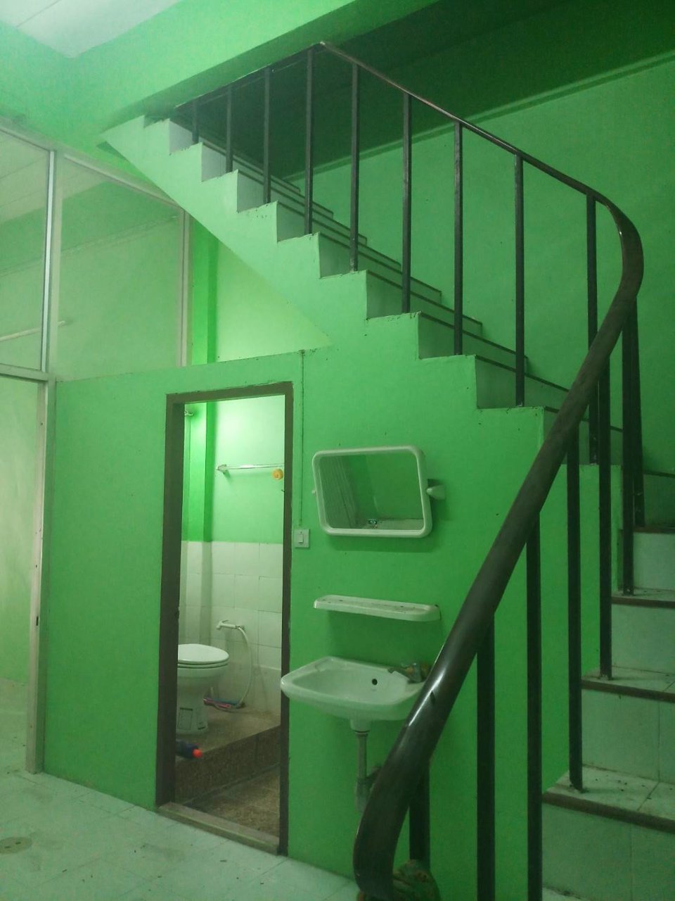 อาคารพานิช-3-ชั้น-ตรงข้ามค่ายศรีพัชรินทร์