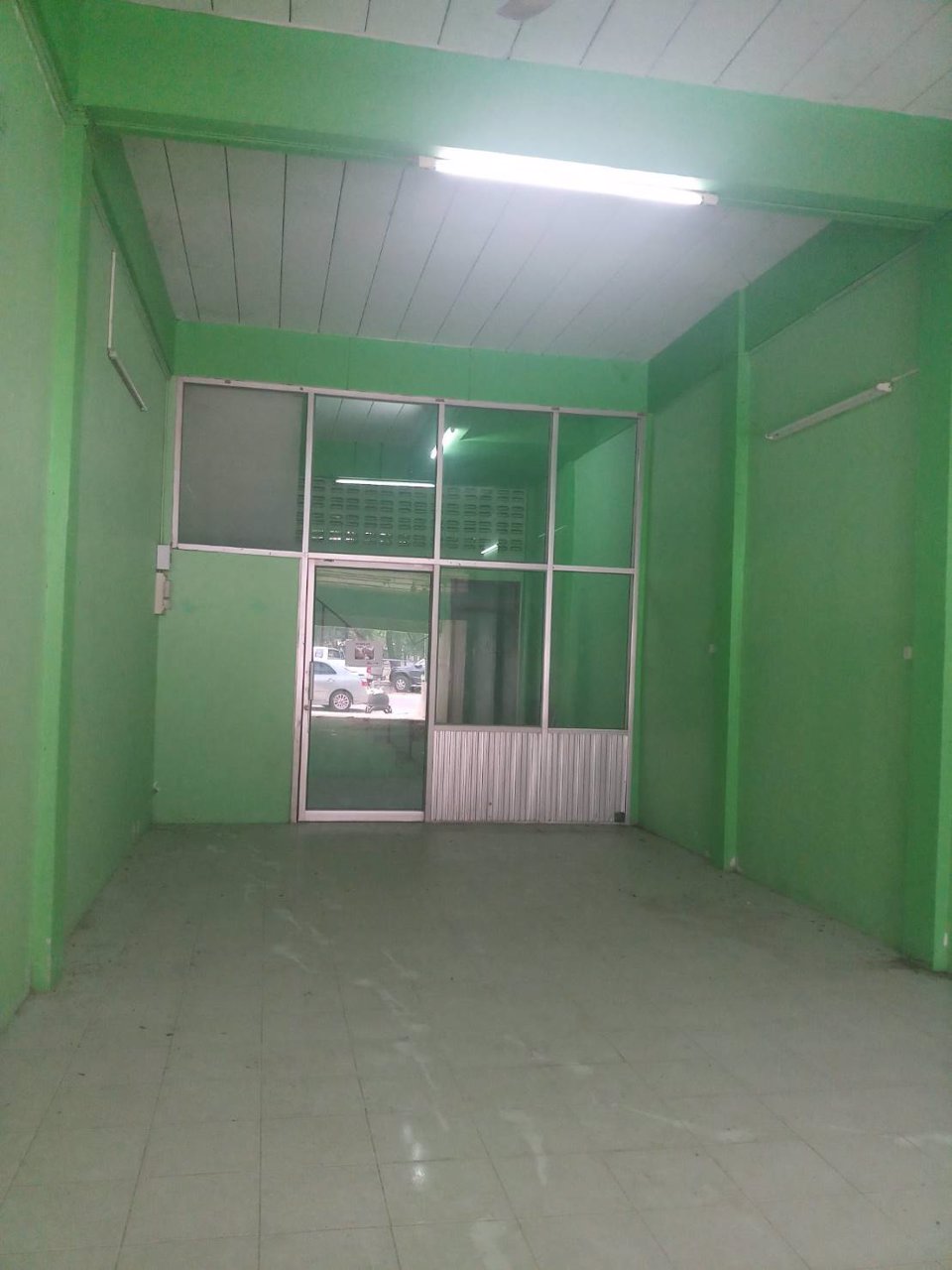 อาคารพานิช-3-ชั้น-ตรงข้ามค่ายศรีพัชรินทร์