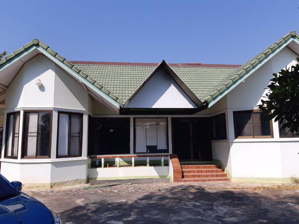 บ้านชานเมืองใกล้สนามบิน