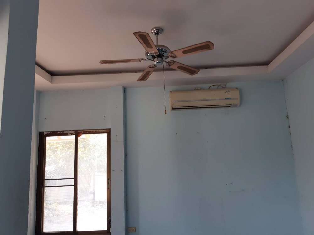 บ้านชานเมืองใกล้สนามบิน