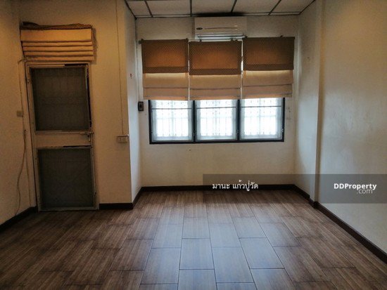 ให้เช่า-ทาวน์เฮ้าส์2ชั้น-20ตรว-2ห้องนอน-2ห้องน้ำ-2แอร์-ถประดิษฐ์มนูธรรม-เลียบทางด่วนเอกมัยรามอินท