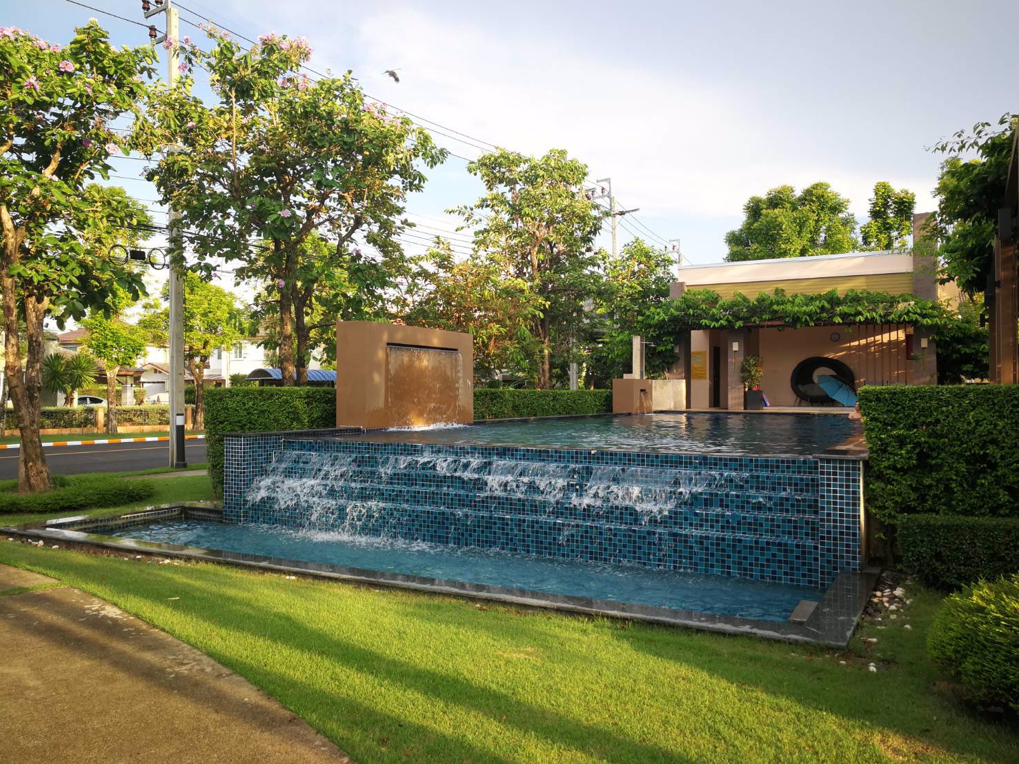 ขายบ้านเดี่ยว-2-ชั้น-100-ตรวา-ราคาถูก-หมู่บ้านฮาบิเทีย-ปัญญาอินทรา-ถนนปัญญาอินทรา-เขตคลองสามวา-ใกล้