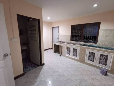 ขายทาวน์เฮ้าส์-2-ชั้น-ขนาด-25-ตรว-เลขที่-301-67-ในหมู่บ้านรุ่งอรุณ-2-ใกล้-มหาวิทยาลัย-ลาดกระบัง