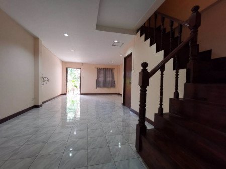 ขายทาวน์เฮ้าส์-2-ชั้น-ขนาด-25-ตรว-เลขที่-301-67-ในหมู่บ้านรุ่งอรุณ-2-ใกล้-มหาวิทยาลัย-ลาดกระบัง