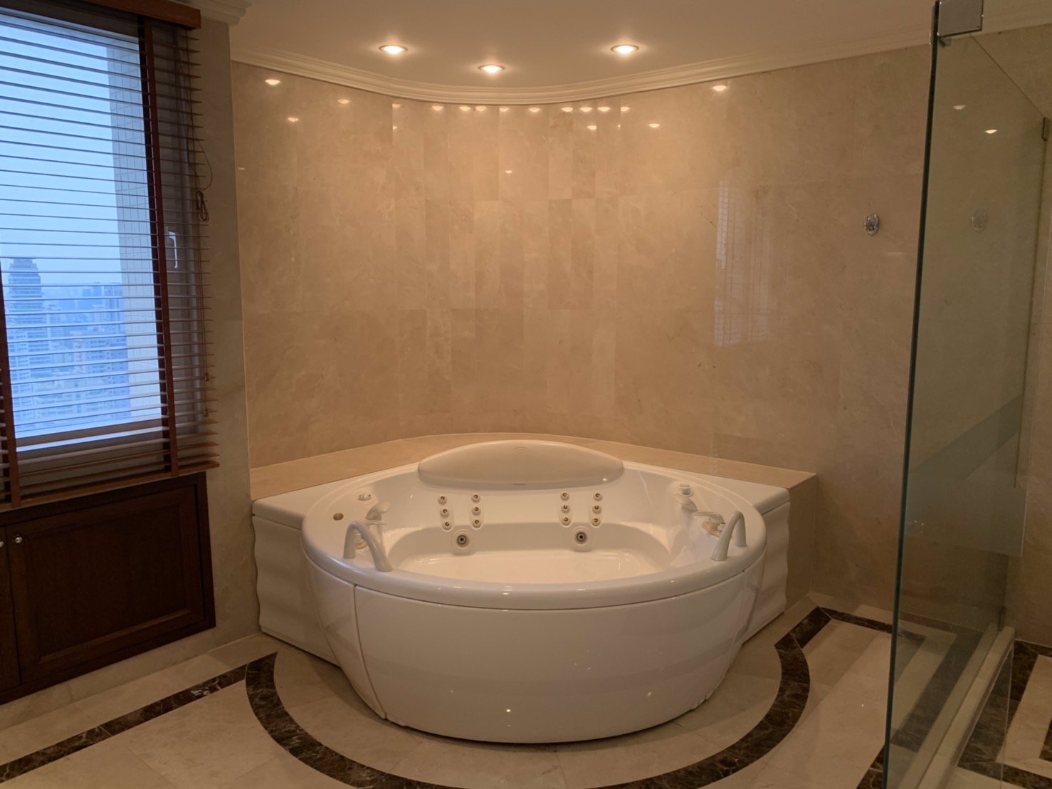 penthouses-for-rent-at-sukhumvit-21-just-a-few-steps-to-mrt-sukhumvit-bts-asoke